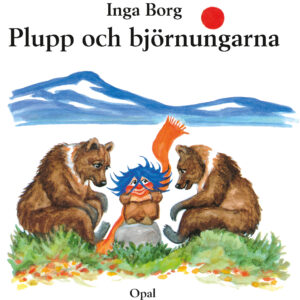Omslagsbild boken Plupp och björnungarna. Plupp sitter på en sten tillsammans med två björnungar i fjällen.